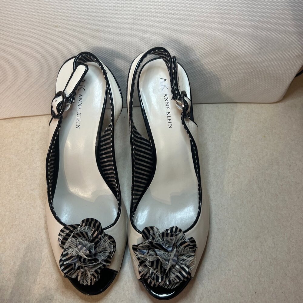 ANNE KLEIN Flower Peep Toe Black & Ivory Leather Slingback Heels Size 9M